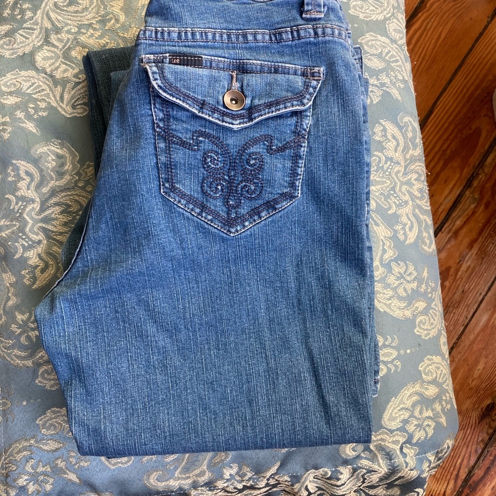Lee Jeans. Slender Secrets.